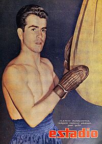 Claudio Barrientos, Estadio, 1955-12-16 (657).jpg
