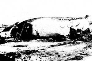Archivo:Continental 1713 wreckage