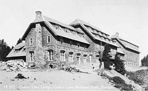 Archivo:Crater Lake Lodge at Crater Lake National Park, Oregon, between 1915 and 1920 (AL+CA 1777)