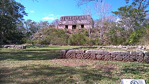 Archivo:Cuadrángulo del cementerio