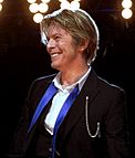 Archivo:David-Bowie Chicago 2002-08-08 photoby Adam-Bielawski-cropped