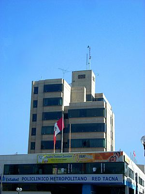 Archivo:Edificio en el centro de Tacna