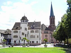 Emmendingen Schlossplatz mit ev Kirche.jpg