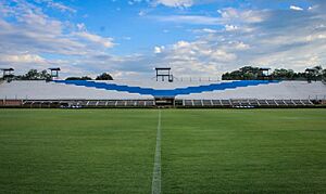 Archivo:Estadio Villa Amelia pintado con los colores del Club Sportivo Ameliano en Naranjaisy, Villeta, Paraguay (Noviembre 2024)