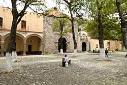 Archivo:Fachada y atrio Ex Convento de San Francisco de la Asunción de Nuestra Señora