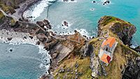 Archivo:Gaztelugatxe vue du ciel avec ces escaliers