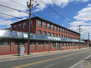 Archivo:Geneva Mills, North Providence RI