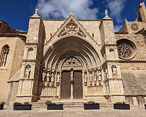 Archivo:Iglesia de Santa María, Morella 01
