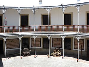 Archivo:Interior del Fuerte de Almeyda, de Santa Cruz de Tenerife, Canarias, España