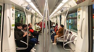 Archivo:Interior del tren linea 1