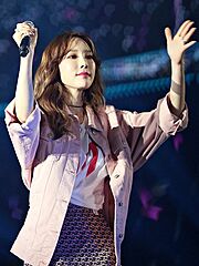 Archivo:Kim Tae-yeon in Best of Best Concert on April 21, 2018 (1)