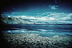 Archivo:Lake Manasarovar