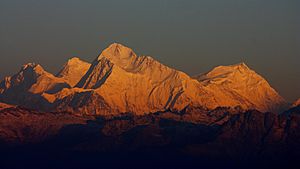 Archivo:Lhotse, Everest, Makalu and Chomolonzo from Phalut, Oct 2011