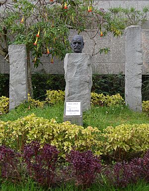 Archivo:Max Uhle monumento