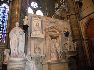Archivo:Memorials in Poets Corner (2013)