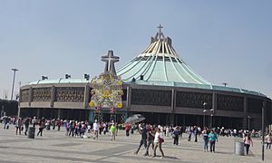 Archivo:Nueva Basílica de Nuestra Señora de Guadalupe, Ciudad de México