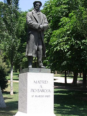 Archivo:Pío Baroja en Parque del Retiro Madrid