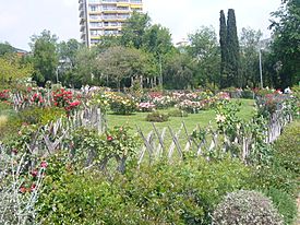 Archivo:Parc de cervantes - roses