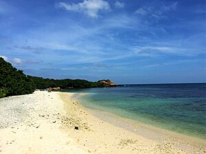 Archivo:Pigeon Island Nature Trail, Sri Lanka - panoramio