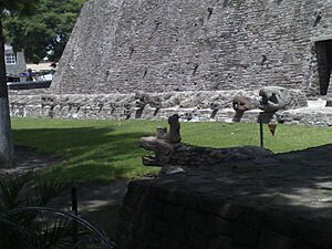 Archivo:Pirámide de Tenayuca 06