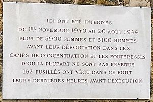 Archivo:Plaque internes Fort de Romainville