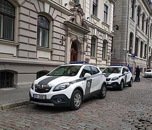 Archivo:Policija in Riga, Opel Mokka (2019)