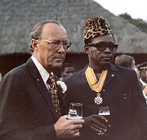 Archivo:Prince Bernhard and Mobutu Sese Seko 1973