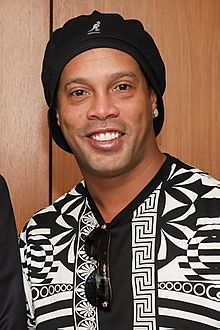 Ronaldinho in 2019.jpg