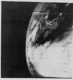 Archivo:TIROS-1-Earth