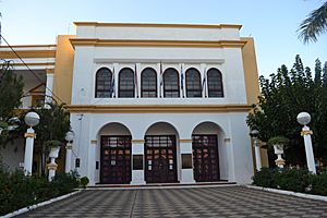 Archivo:Teatro Municipal de Villarrica - Paraguay