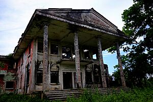 Archivo:Tubman Center of African Culture, Robertsport, Liberia 02