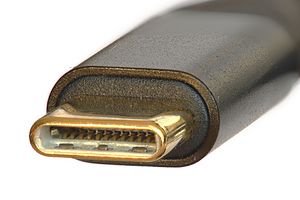 Archivo:USB-C plug, focus stacked