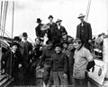 Visitors aboard the Gjøa cph.3b11763