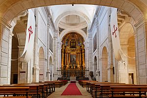 Archivo:Vista general del interior de la iglesia (Monasterio de Uclés)