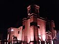 Vista nocturna de la Parroquia de Nuestra Señora de Guadalupe