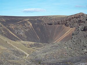 Archivo:Volcán de la Laguna Azul. Cráter secundario al oriente del cráter principal.LAGUNA AZUL 2012 (194)
