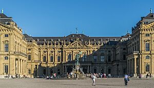 Archivo:West facade of the Wurzburg Residence 08