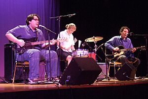 Archivo:Yo La Tengo, Landmark on Main Street-2007-10-19