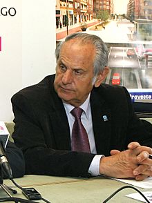 (Ángel Duque) Mediavilla y el alcalde de Camargo, Ángel Duque, durante la ponencia del primero.jpg