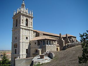 Archivo:14 Tamara de Campos Iglesia San Hipolito Casa del musico y torre lou