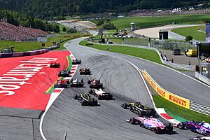 Archivo:2018 Austrian Grand Prix turn 1 (43147259711)