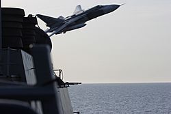 Archivo:A Russian Sukhoi Su-24 makes a very-low altitude pass by the USS Donald Cook (DDG 75)