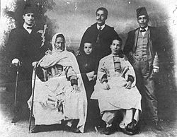 Archivo:Ali Bourguiba and his sons