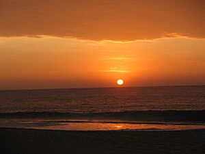 Archivo:Atardecer en Punta Sal