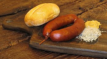 Archivo:Carniolian sausage - Kranjska klobasa - Klobasarna Ljubljana