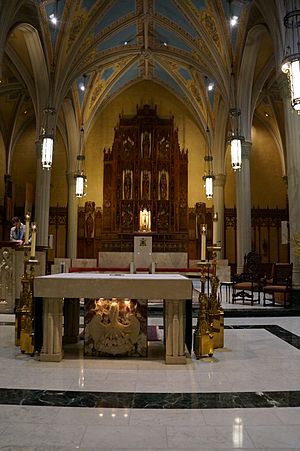 Archivo:Cathedral of St. John the Evangelist - Cleveland, OH Interior
