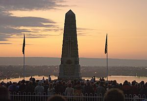 Archivo:Dawn service gnangarra 03