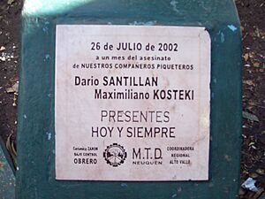 Archivo:Estación Darío y Maxi - Placa en homenaje