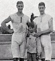 Archivo:François Brandt, Roelof Klein and unknown French Boy (1900 Summer Olympics) cropped