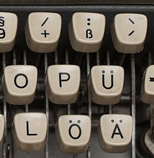 Archivo:German typewriter detail